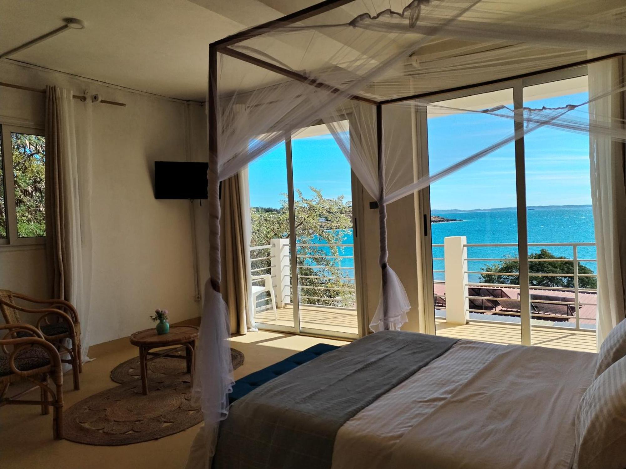 Hotel Riziky Antsiranana Екстер'єр фото